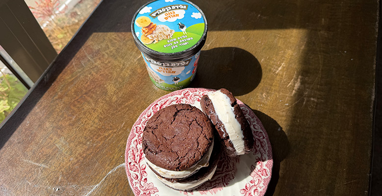 סנד-וויץ' גלידת בן & ג'ריס כשר לפסח וללא גלוטן